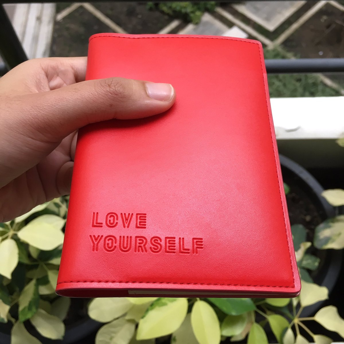 KimBellaRN's tweet photo. 🎂 ฉลองครบรอบ 6 ปีของบังทัน 🎂

📌 แจก 📌
Official Passport Case ; BTS WORLD TOUR “LOVE YOURSELF” 1 รางวัล
(หากสุ่มเจอฟลว.แถมโปสการ์ดจองกุก)

🌟 RT + เมนชั่นรูปรวมบังท��นที่ชอบที่สุด พร้อมติดแท็ก #BTS6thAnniversary + @BTS_twt 💜

🔎 สุ่มแจก 13/06/2019 , 21.00 น.

#BTSFESTA2019 https://t.co/i34HmPKIgJ