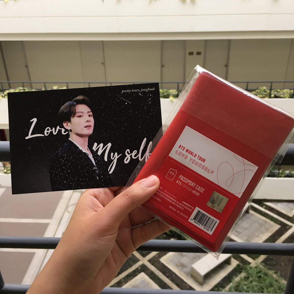 KimBellaRN's tweet photo. 🎂 ฉลองครบรอบ 6 ปีของบังทัน 🎂

📌 แจก 📌
Official Passport Case ; BTS WORLD TOUR “LOVE YOURSELF” 1 รางวัล
(หากสุ่มเจอฟลว.แถมโปสการ์ดจองกุก)

🌟 RT + เมนชั่นรูปรวมบังท��นที่ชอบที่สุด พร้อมติดแท็ก #BTS6thAnniversary + @BTS_twt 💜

🔎 สุ่มแจก 13/06/2019 , 21.00 น.

#BTSFESTA2019 https://t.co/i34HmPKIgJ