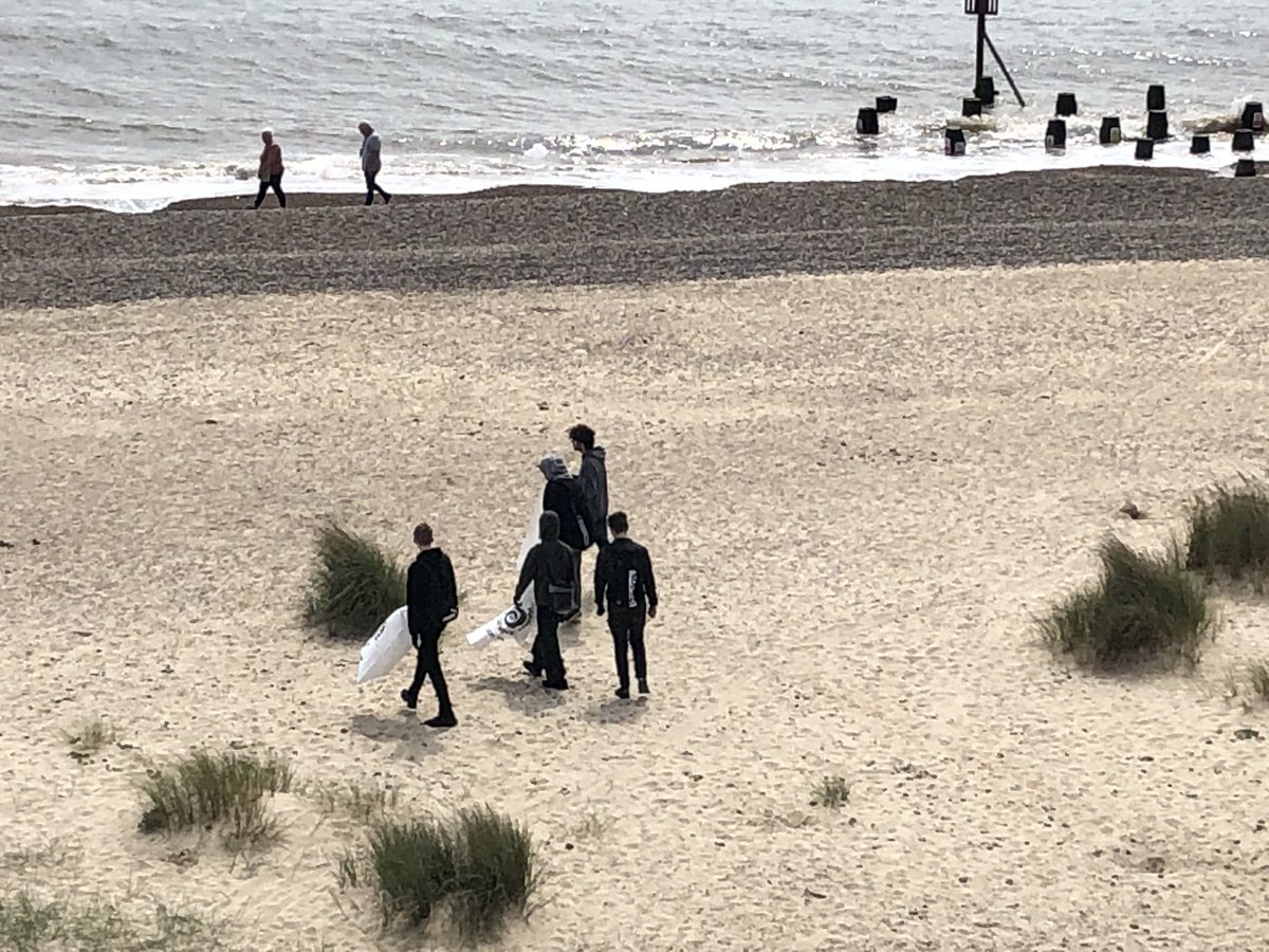 Ready2Give_CCN's tweet photo. We are in Lowestoft today for the second of 5 beach cleans alongside @sascampaigns #citycollegenorwich #surfersagainstsewage #environmentalawareness https://t.co/CWYmGNAc8Z