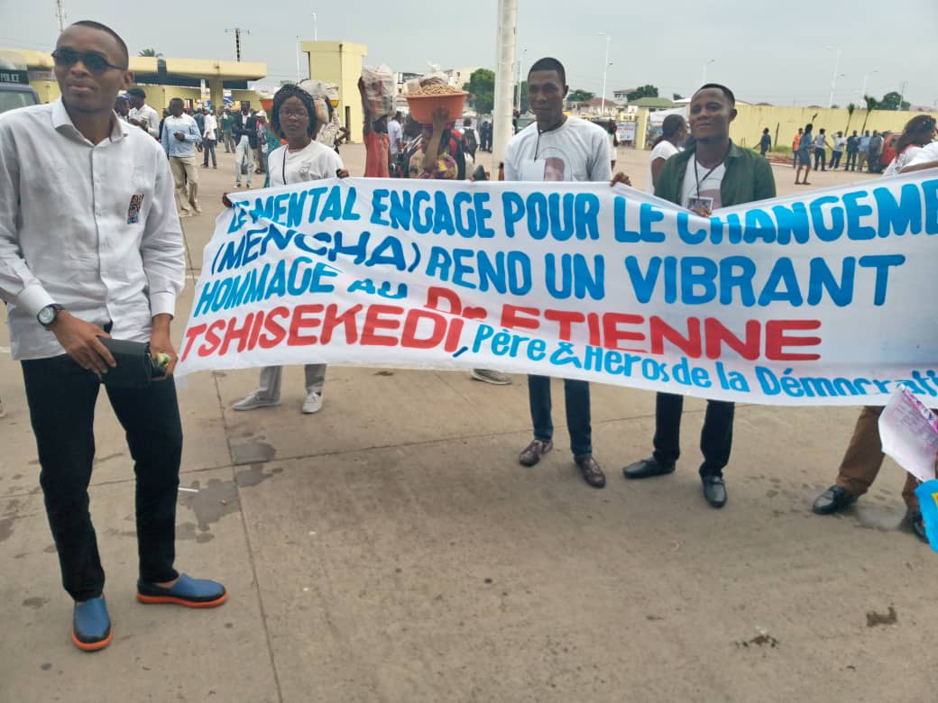 Stade des martyrs. 
Le MENCHA a célébré la victoire du combat d un Héros, Etienne TSHISEKEDI.
