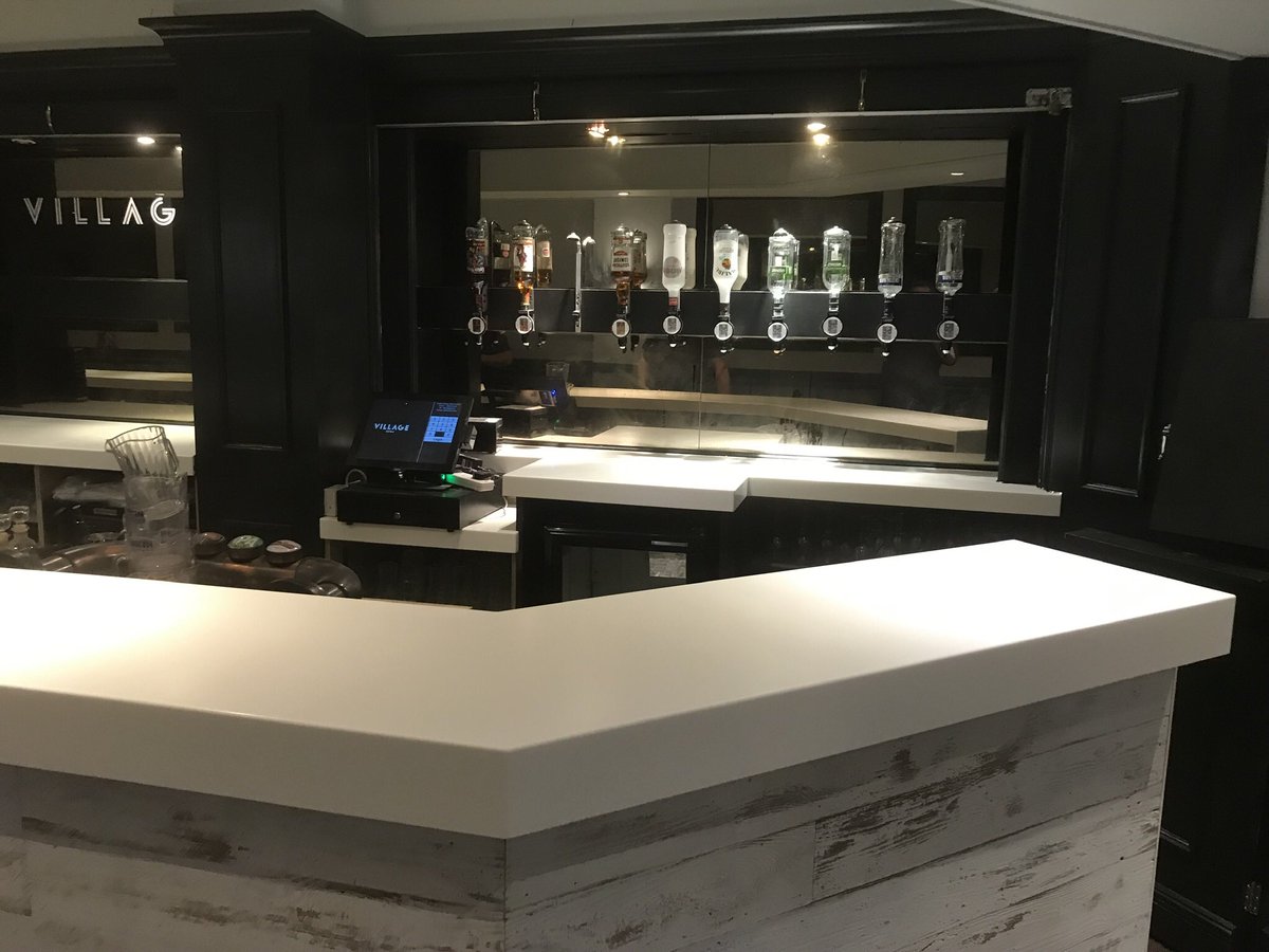 ProjaxInteriors's tweet image. Another happy customer. New white Corian top added to this recently refurbished bar. #corian #fresh #clean #bar