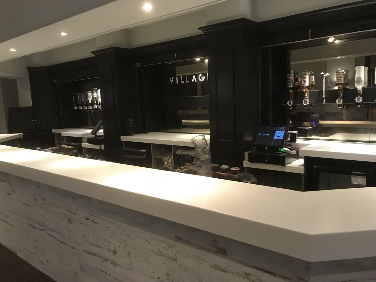 ProjaxInteriors's tweet image. Another happy customer. New white Corian top added to this recently refurbished bar. #corian #fresh #clean #bar
