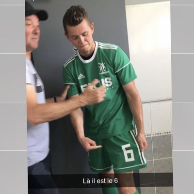 elphenomeno57's tweet photo. #NouvellePhotoDeProfil #schliengerenR2 #cisaille #caviar #chevillecassée #footballchampêtre #NS6 #finila3emediv #teamJul #mercèèèè https://t.co/0JdjwMFIsj