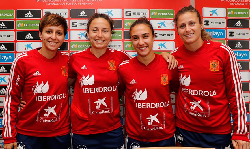 Marta Corredeira, Ivana, Nahikari y Sandra Paños posan tras ejercitarse en el gimnasio (Foto: @SeFutbolFem).
