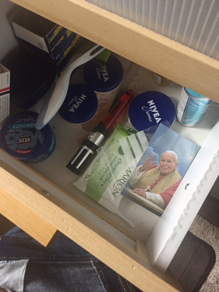 Laure_Findele's tweet photo. 6 years later and I still donโt know why we have a photo of John Paul II in one of the bathroom draws
#PolishProblems https://t.co/1IsaYrhZzD