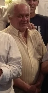 Hay periodistas malos. Periodistas mentirosos. Periodistas carroñeros. Periodistas que venderían a sus familiares más cercanos con tal de vender morbo.

Y luego, está <a href="/Pepelias17_/">Pepe Elías</a>.

Hilo va: