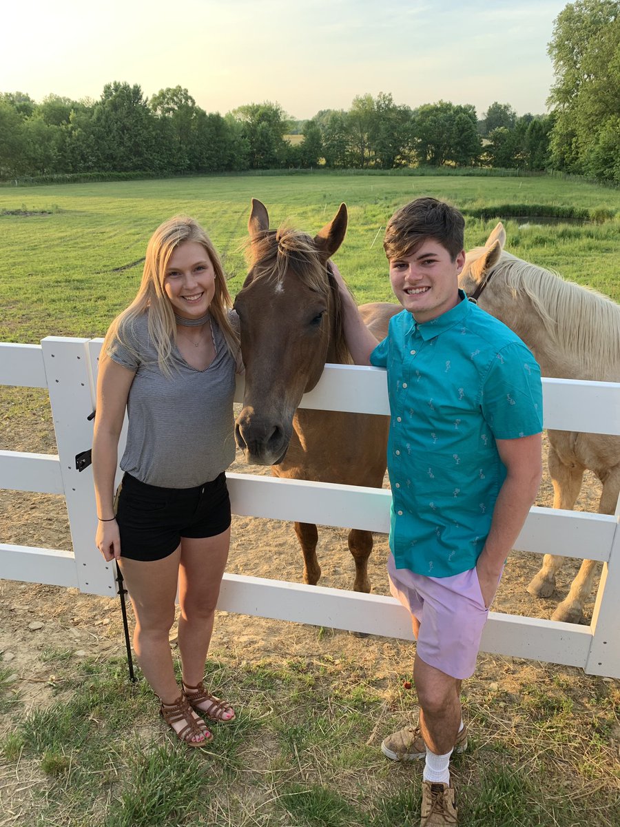 walkermassey2's tweet photo. Happy birthday to this sweetie😘 #horses #inthe #bacc https://t.co/aGs7tBQRkh