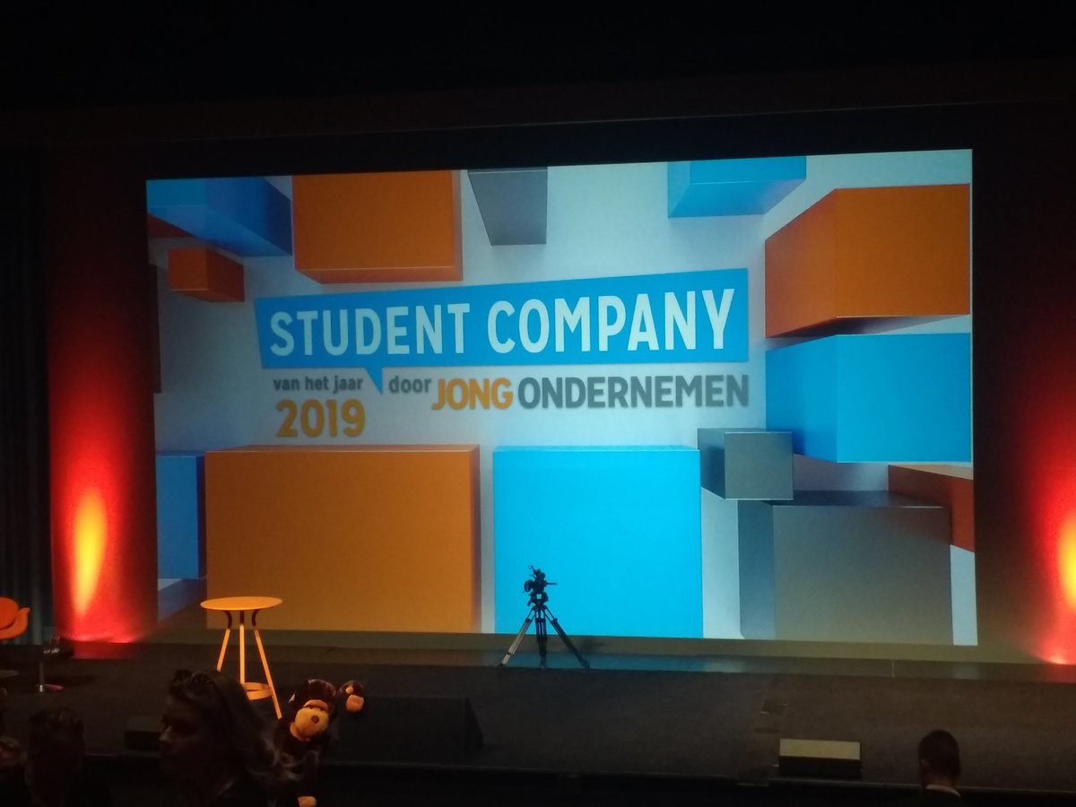 GeertJanWassink's tweet photo. Student Company van het jaar verkiezing @Jong_Ondernemen vandaag in het Beatrixtheater @GIGG_Sc gaat er voor ! @rijnijssel #ondernemen https://t.co/jaujGdWB6A