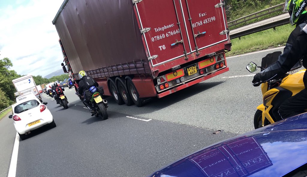 3D_Parts_Ltd's tweet image. And #bikers say that car drivers are #irresponsible 🤬🤬 some of this lot even up the #hardshoulder #idiots