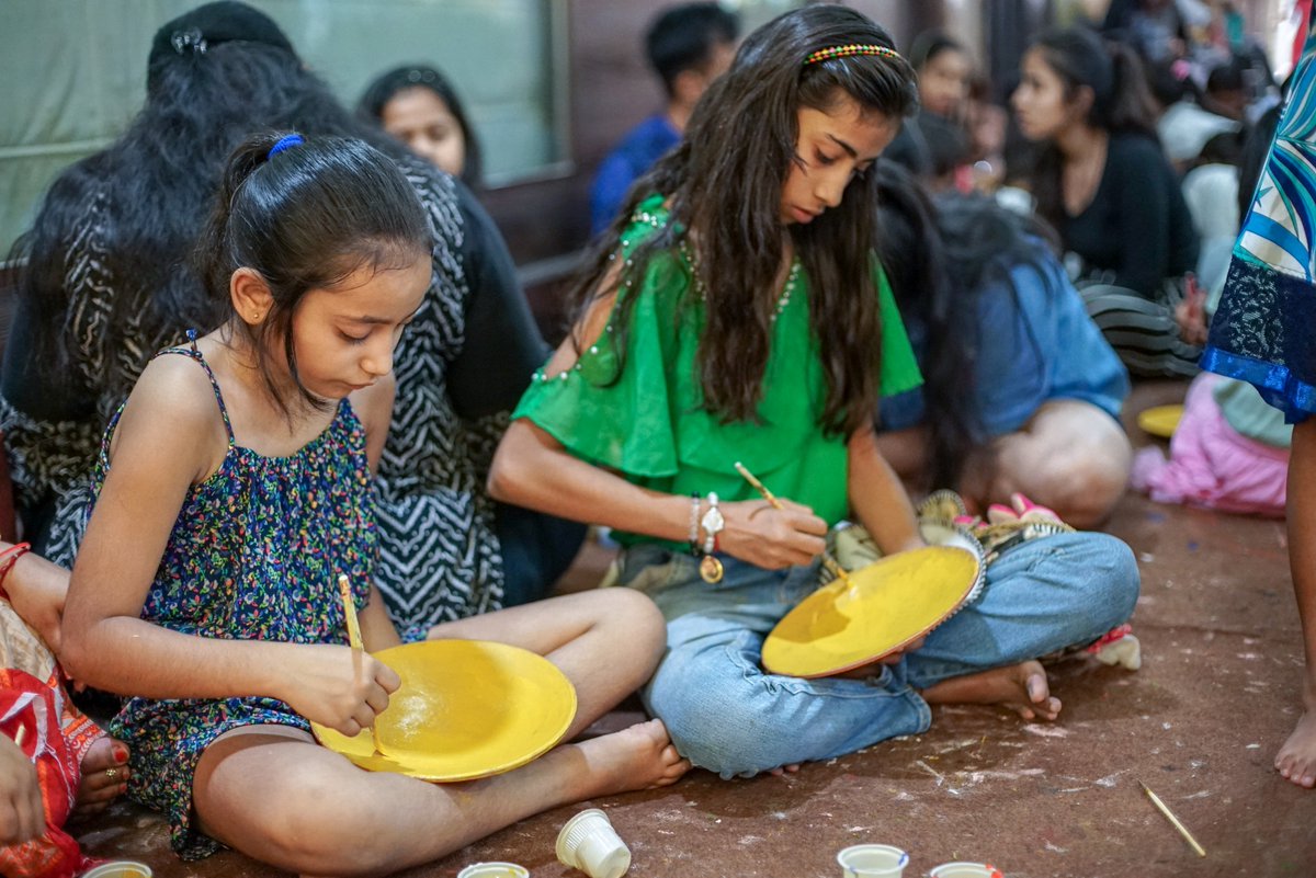 KNMAIndia's tweet photo. Glimpses from Day 10 of “Craftopia Season-2”. An art workshop on ‘Madhya Pradesh- Gond Painting' was conducted at Kiran Nadar Museum of Art Noida &amp; Delhi. #Craftopia #Craftopia2019 #SummerCamp #KNMASummerCamp #ChaloMuseum #KNMAWorkshops #ArtEducation https://t.co/RBOK4O3EuX