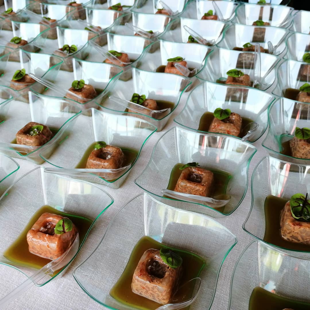 CuinaEmpordanet's tweet photo. Ja estem servint l'aperitiu al camp de pràctiques del @golfdaro ⛳😋
Tot un èxit👏🔝
#cuinaigolf #cuinaigolf2019 #cuina #golf #lacuinadelempordanet #cuinaempordanet #clubgolfdaromasnou #masnou #clubgolf #gastronomia #gastronomy #bonacuina #torneig #20torneig #costabrava https://t.co/3EgY1y2r9r