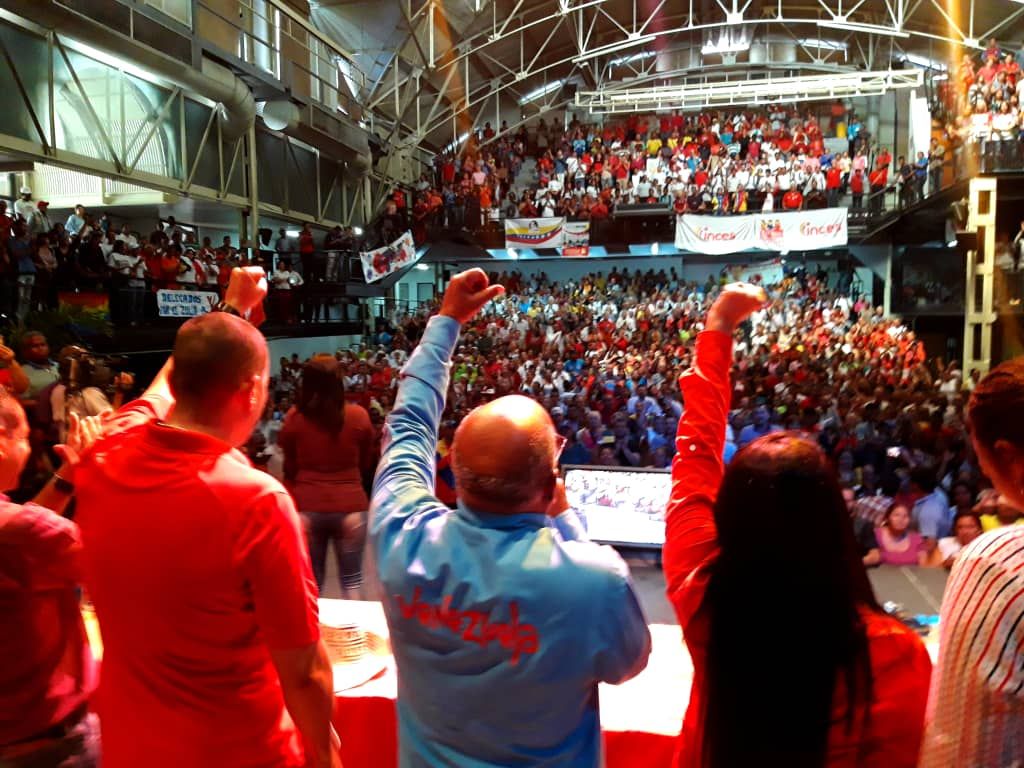 El Poder Popular se expresa en el Congreso Bolivariano de los Pueblos 🙌🏻🇻🇪 bit.ly/2HTobxs <a href="/NicolasMaduro/">Nicolás Maduro</a> @psuvaristobulo