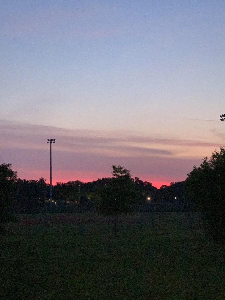 geauxnatural's tweet photo. #TeamSunrise!☀️
#NeverMissAMonday
#LetsGetIt
#HeresSomeMotivation
#10WeekWalkingChallenge
#Week8
#Day2
#5K@530AM
#UltimateTrekkerStatus
#GotToKeepMoving
#girltrek
#nolatreks
💙💛🧡 https://t.co/lJLdCgmN3G