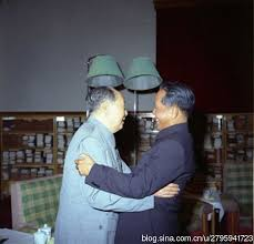 dudiaohan's tweet photo. 在毛泽东全力支持下，波尔布特1975年窃取了政权！波氏去见毛，毛夸奖他说：“你们取得了伟大的胜利，一举消灭了阶级。”尽管毛给了波氏无穷的好处，波氏却不领情。亲毛的柬埔寨领导人克-米被拷打致死，档案上写着：你这条可怜虫的死是罪有应得。你这个腐朽的杂种，竟胆敢说柬埔寨共产党是在毛的影响之下 https://t.co/cCpDvlf2it