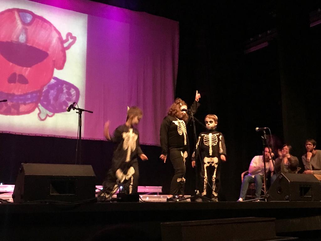 Els nens i nenes de 2n es van convertir en grans artistes divendres a la 2a ed. de la Veu Kids! S’ha complert un dels principals objectius del projecte: gaudir dalt d’un escenari!! 
Trobareu les fotografies a la web de l’escola.#2PRIMSSCC