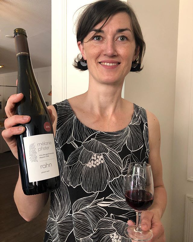 gillespudlowski's tweet photo. #melaniepfister et son #pinotnoir  #rahm #lemeilleurdelalsace #editionsdusigne @sofitelstrasbourg https://t.co/1lWx0UEhZM https://t.co/5IcyjD1cTf