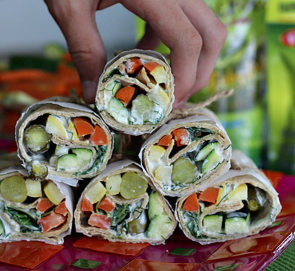 TheMomUnleashed's tweet photo. Add a little tang to any summer day with our easy Dill Veggie Wraps made with Mt. Olive Pickles in pouches from Publix. Get the #recipe and find out why these easy-to-take-along pouches are perfect for summer snacking & meals: https://t.co/whNnwWwvrt #AnytimeIsPickleTime #ad https://t.co/m6mi0gnoUi