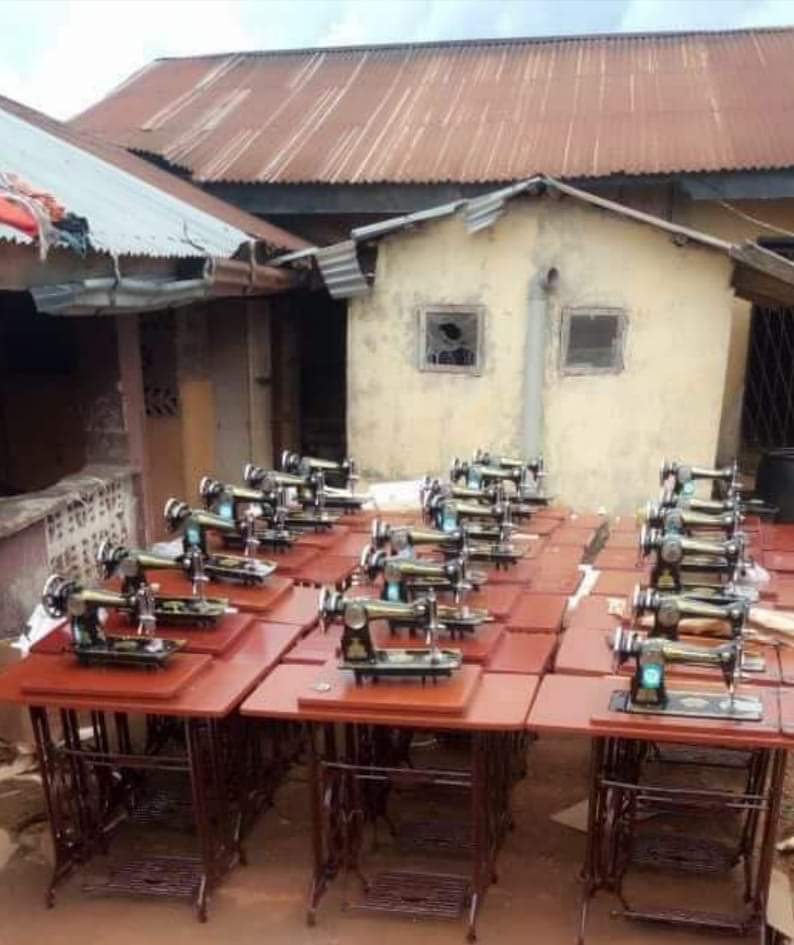 MimiMefoInfo's tweet photo. Ayah Foundation Starts Project To Empower Refugees

The Ayah Foundation begins empowering refugees with sewing skills this month,June 2019,with young girls and women a top priority in this phase.The 1st beneficiaries will be refugees in Cross River state 
https://t.co/XNQqfvlgEZ https://t.co/6HmeA9OMOU