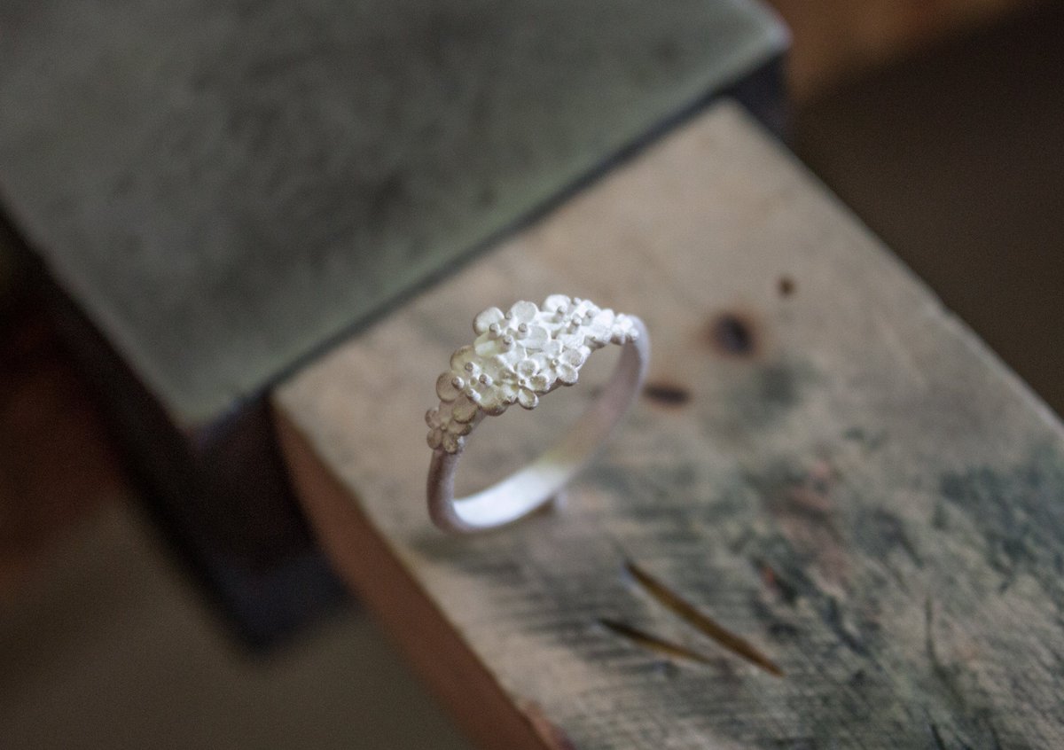 Ajesna's tweet photo. New #ForgetMeNot #ring :) #3Djewellery #engagement https://t.co/fPS7N7BTeA