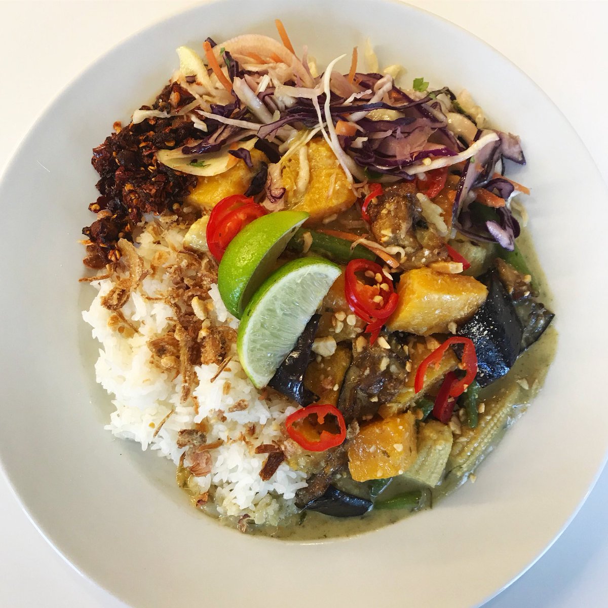 connectoneleven's tweet photo. Our Thai vegetable curry served with jasmine rice and crispy slaw with Thai dressing 🙌 https://t.co/aQ72Ai2KFg