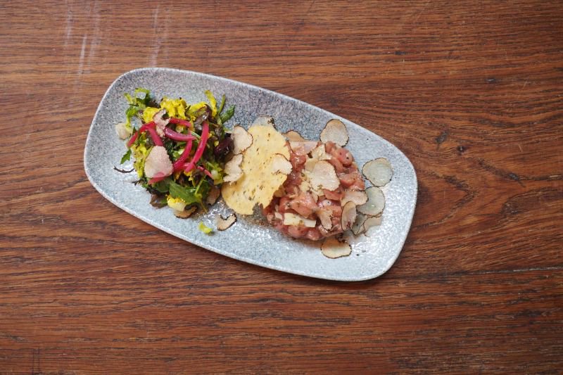 cafe_jatte's tweet photo. Au mois de Juin, le Café la jatte s’associe aux fermiers de l'Aveyron et du Ségala. Le chef vous a élaboré un Tartare de Veau Label Rouge dont l’IGP est connue et reconnue. https://t.co/NRyenJDKX9
#cafelajatte #restopartner #moisgourmand #veauaveyronsegala https://t.co/uMSTJPxu0c