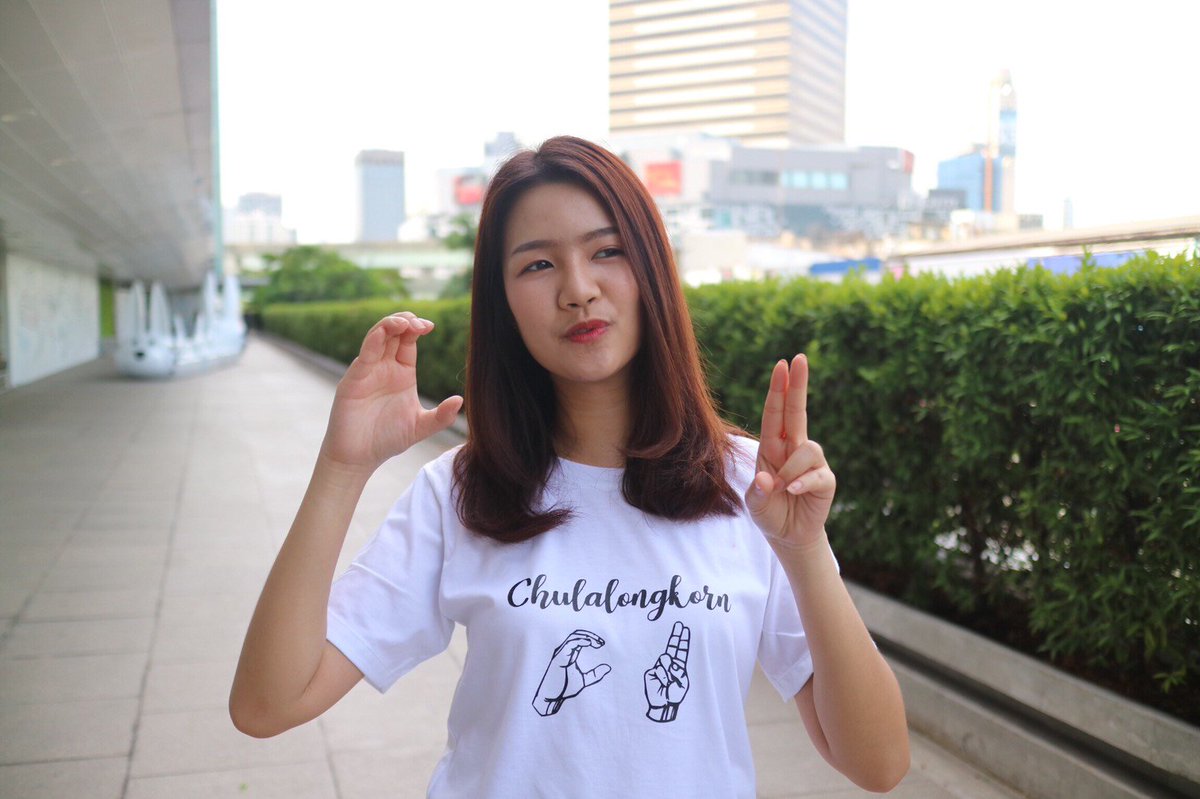 cu_signlang's tweet photo. Ｃ＋Ｕ = ＣＵ💓
☁︎ 1 for 220 ☁︎
☁︎ 2 for 400 ☁︎
| M: 35” L: 40” XL: 45” XXL: 50”(+20฿) | 
��สื้อสวยๆสำหรับใส่ไปงาน #CUFirstdate และกิจกรรมอื่นๆภายในจุฬาจ้า เข้าไปแวะดูกันก่อนได้ที่ ig: https://t.co/9AP5C134Ce

 #TeamChula #ทีมจุฬา #cufirstdate2019 #Dek62 #Chula #CU103 https://t.co/9MVFuPg7Ur