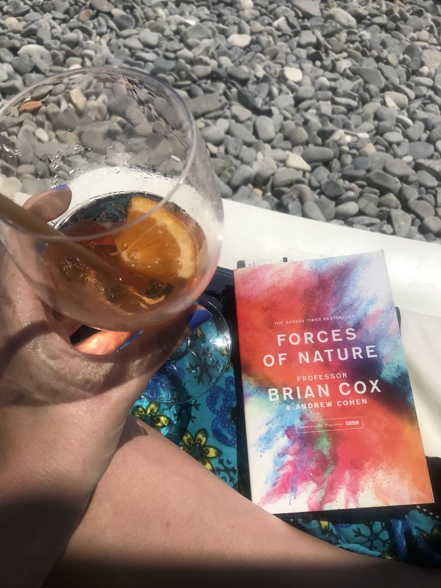 Teach me about the universe please <a href="/ProfBrianCox/">Brian Cox</a> w/ an <a href="/AperolSpritzUK/">Aperol Spritz</a> #holiday