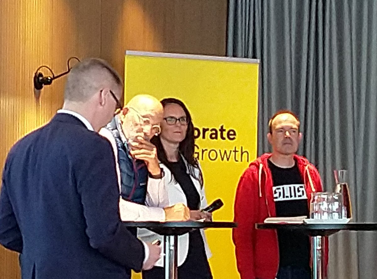 Debate on missions #CollaborateForGrowth; B Oreck: Finland is playing it safe. Peter W: Mission important, like Slush much better than Silicon Valley!! More self confidence, "Finns best marketeers on the planet!" Just do it!