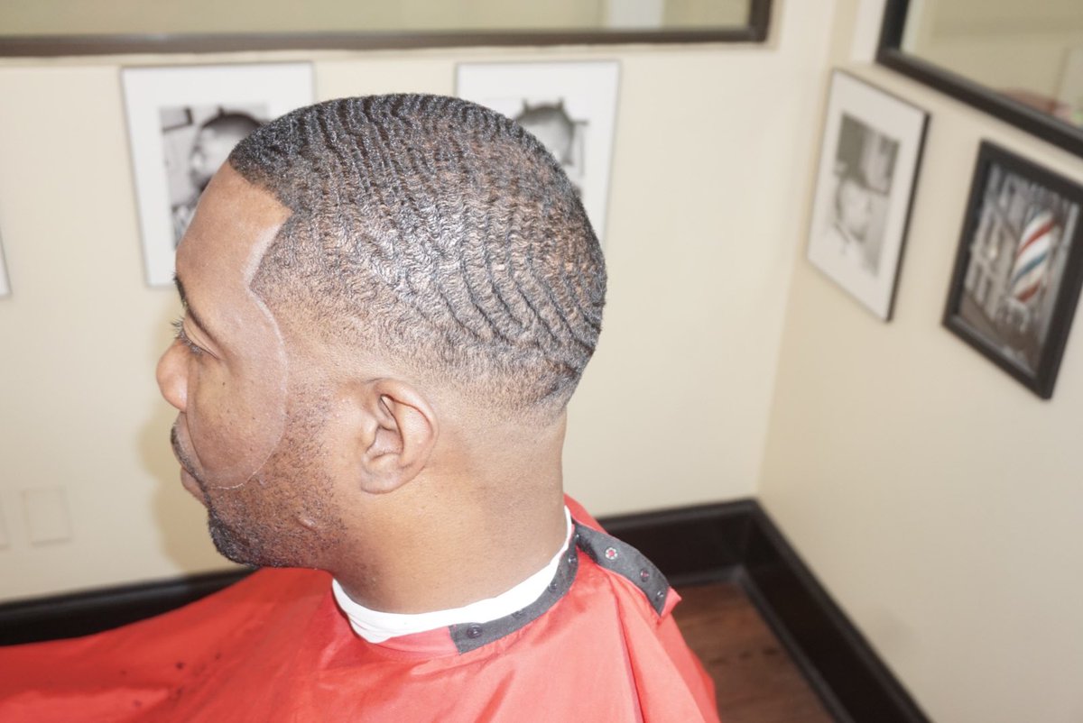 MajorHairtraper's tweet photo. #Elitehairtrappers #Elitecuts #Elitefades #Majorhairtrapper #Major #masterbarber #trappinganitforeverybody #mobileal #mobilehustleking #hustleon3000 #bamabarber #barberlife #webeenon #wemajor #AppointmentOnly https://t.co/FgEj4DrDaN