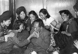 dudiaohan's tweet photo. 德国之声在2005年9月采访张戎，提出要求：您现在是一位毛泽东专家了。我想请您用三到五个形容词来概括一下，这是一个什么样的人。张戎说：这非常难。我想其中一个形容词一定是“极度的自私”，和“随心所欲”。毛做的一切都是为了自己，而没有想到中国人民。毛又是一个极度铁石心肠的人，对其家人也是如此 https://t.co/WaG8xHwJao