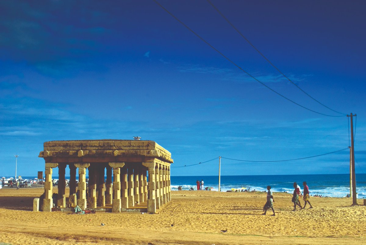 Wherever you are, here's a reminder that there's a lovely evening sky right outside. Step out. Sit down. Look up. Slow Down.

Location - Shankumugham Beach, Trivandrum.