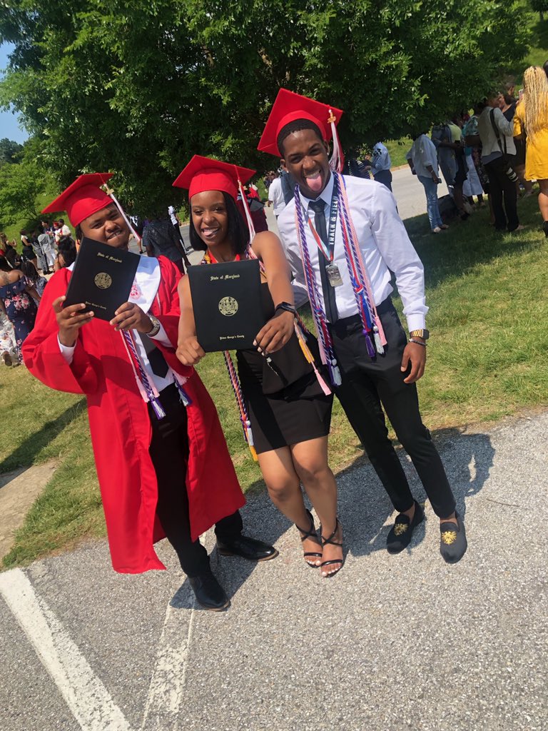 ArtisticFloww's tweet photo. PERIODT MOO‼️ WE OUT!!💯 @suitland2019 #2K19Grad https://t.co/2UwabGlrTA