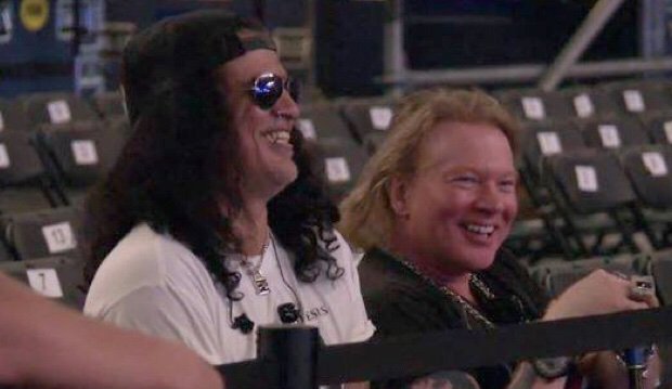 I wish u a lot of smile #Slashers ☺️😁 #axlrose #slash <a href="/axlrose/">Axl Rose</a> <a href="/Slash/">Slash</a> <a href="/p769alexis/">Bryan Amador Díaz</a> <a href="/AxlRoseFaClube/">Axl Rose - Fã Clube</a> <a href="/Irina_gnr1510/">🖤 𝓘𝓡𝓐 🖤</a> <a href="/Mz_Hyde302/">Mz.Hyde</a> <a href="/slashRefnr/">Slash REFNR 🎩</a> <a href="/weloveslash1/">Slash Army Indiana</a> <a href="/SlashArmySweden/">SlashArmySweden</a> <a href="/SlashBRofficial/">SlashBR_Official</a> 😎
