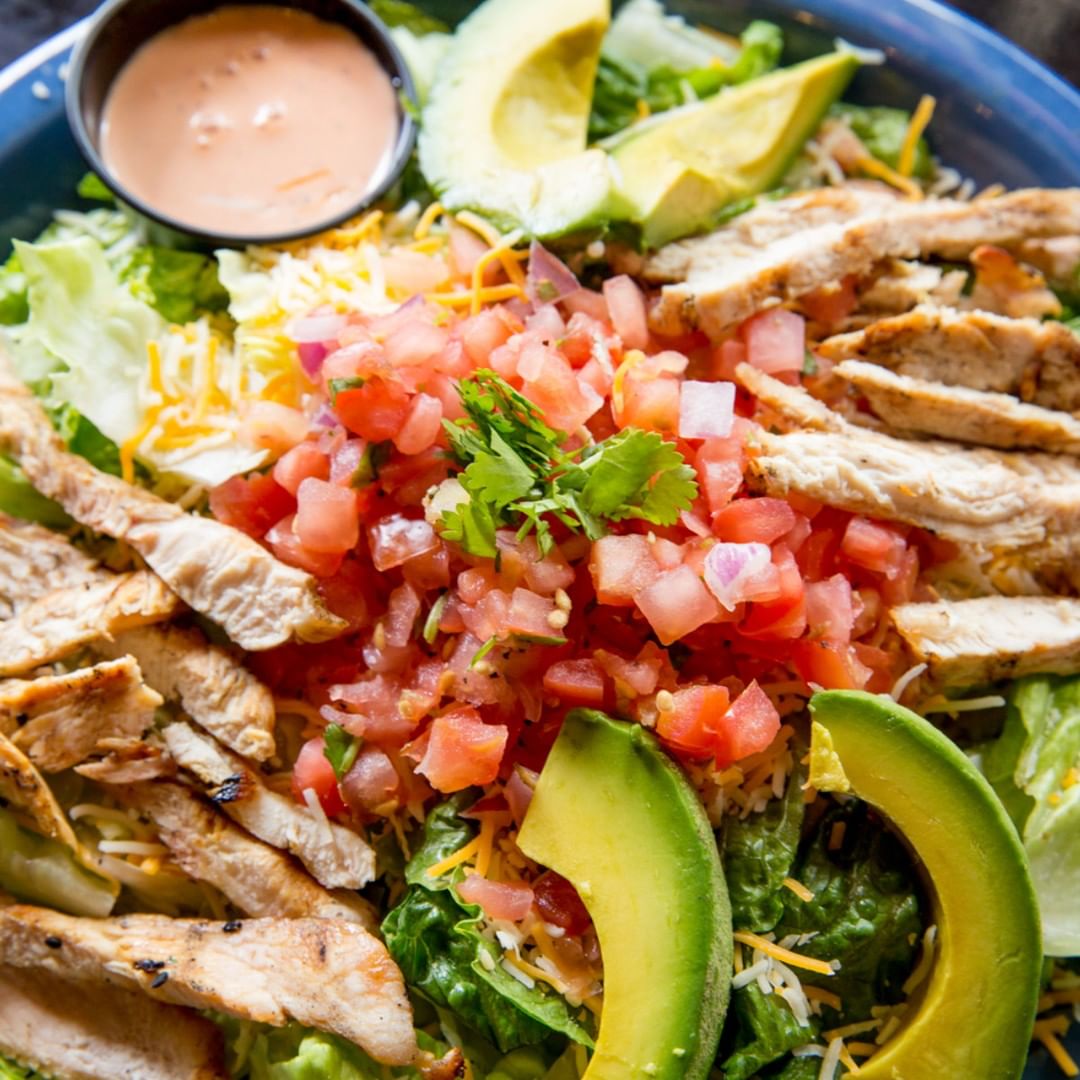 Mexicali_Blue's tweet photo. Watching what you eat? Then take a look at this beautiful and #healthy option: Chicken #Avocado #Salad! Start your week off on the right foot with lunch or dinner at #MexicaliBlue! #BeachBodyRecipe #HealthyEating #WrappingersFalls #NewPaltz #MexicanFood https://t.co/PlmUrOmSPy
