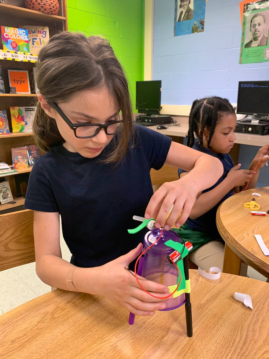 msclough4's tweet photo. thank you @futuremakerkids for helping us make the coolest drawbots today! @MargaretBrent53 @BaltCitySchools https://t.co/zuTCdRljZs
