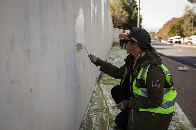 ArtMyJozi's tweet photo. And so it begins!
Painting the S Bend Mural has officially begun. Over the next couple of days, we will be introducing you to some of our amazing artists and their work
#SBendMural #ArtMyJozi #TheTrinitySession #streetartjoburg #StreetArt #Mural #Joburg #LouisBotha @JDA_joburg https://t.co/4nL4t2zhN6