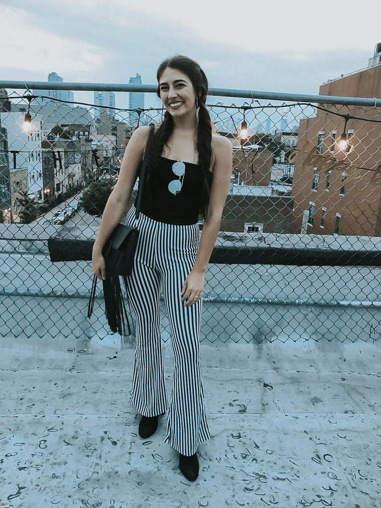 ⋒ Summer Nights ⋒ City Lights ⋒
•
•
•
Sign Up for Recruitment now and join the sisterhood that never stops smiling🌙✨ 
Link in our bio! #gogreek #gokd