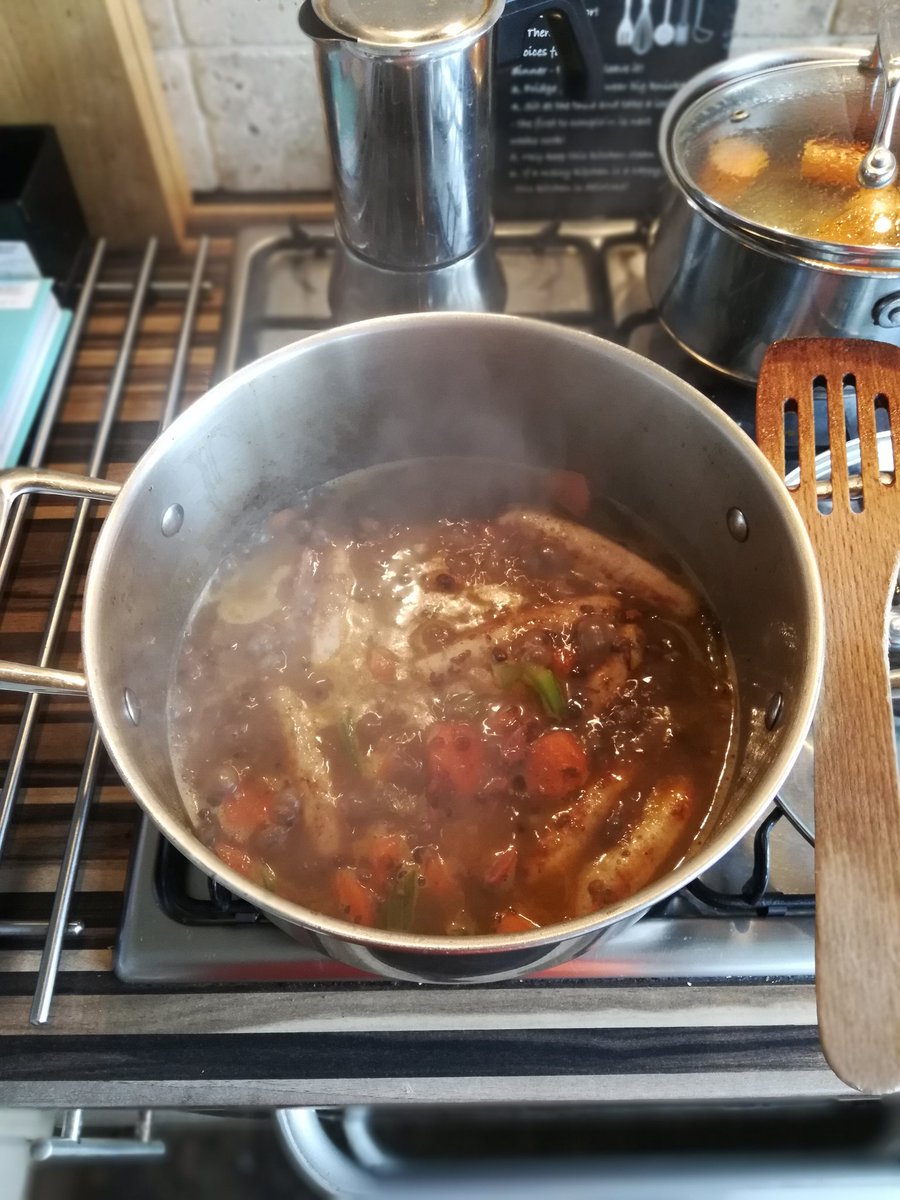 MikeyRaveyGravy's tweet image. Making Bollito Misto courtesy of Gordon Ramsay's Ultimate Cookery Course book. Apparently the Italians eat this on Christmas day. #DepthYear