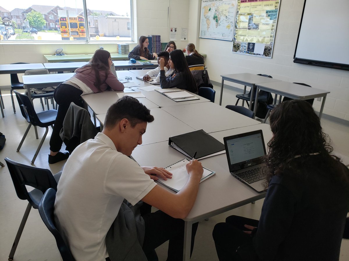 Mme_DiBenz's tweet photo. Our future @ycdsb educators at work...helping the #FSF1P students prep for their 🇫🇷 exams @SJDBrebeufCHS https://t.co/QtTN90CRHJ