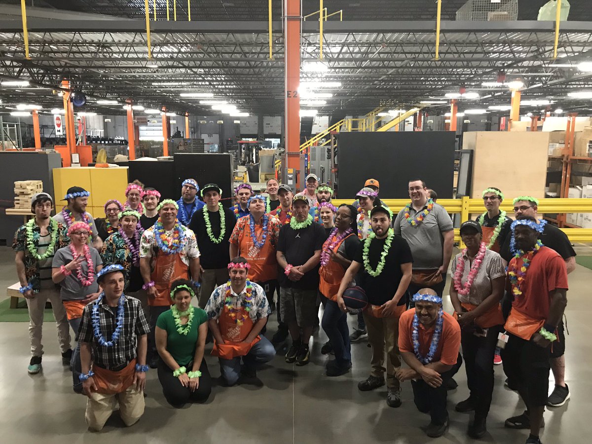 FredaLovesTHD's tweet image. Silly faces 🤪 with the #Key4 Team for  Hawaiian 🌺 Shirt Day! #WorkFun #FishPhilosophy