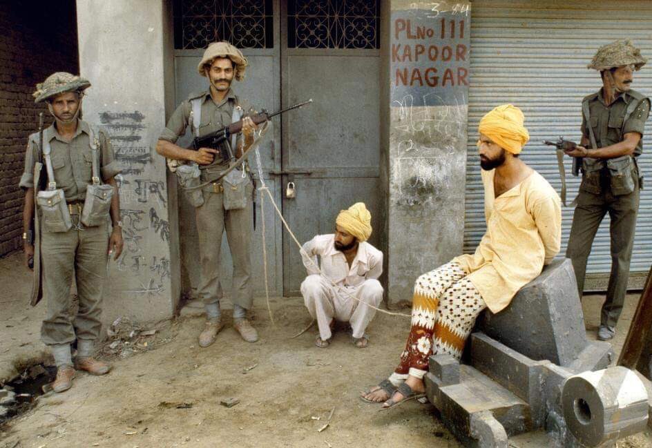 This deeply troubling photograph strips statist quoist narratives about Operation Bluestar and lays bare the ugliness of India's post-independence coloniality which has been employed to discipline, punish and kill marked communities. (23/n)