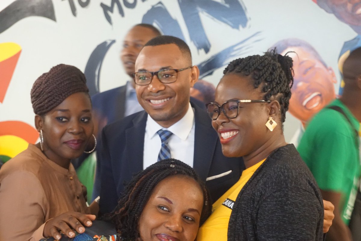 CharlesMbuya's tweet photo. Coup d'envoi de la formation en faveur des Journalistes sportifs de Télé Congo...un projet de #CanalplusUniversity la structure de formation du groupe @canalplus qui appuie et soutient les métiers de l'audiovisuel sur le Continent @cplusafrique @cplussportafr https://t.co/qcZDocv07s