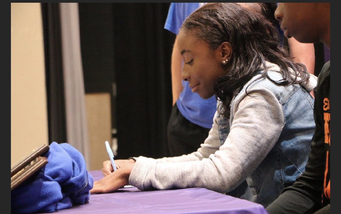 BonhamLWHoops's tweet photo. It official!!! @mel12334 has signed her NLI to attend Oklahoma Wesleyan University! https://t.co/NfYtPaikrC