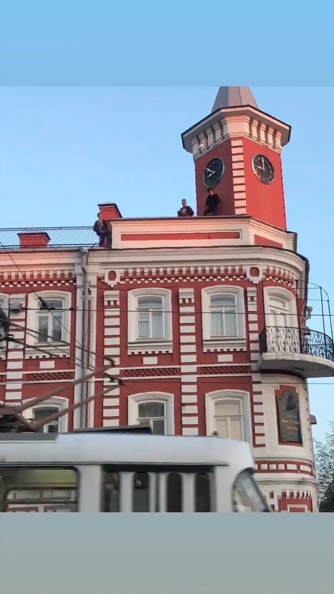 Пьяные подростки на крыше музея - это норм? <a href="/goncharovia1/">Музей И.А. Гончарова</a>  <a href="/ul_culture/">Минкульт 73</a>