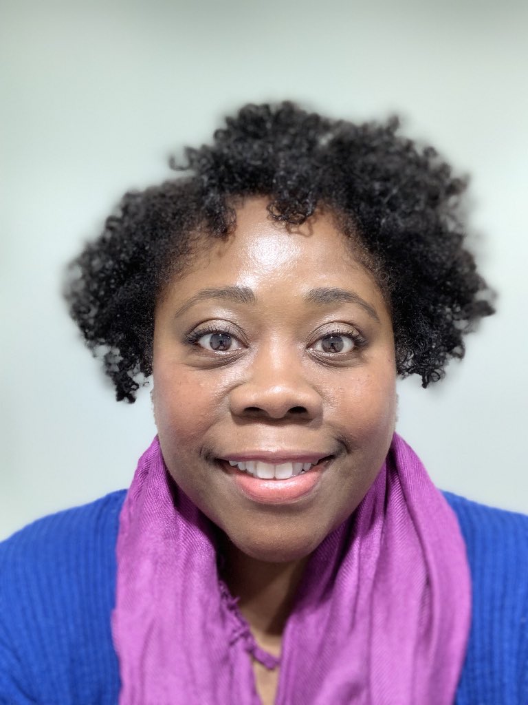 cherry_LA's tweet photo. It’s Monday and all these pretty curls need a date! If you know any nice single men introduce me! #singleinLA #Introduceme #Smile https://t.co/0tVY5YFf0S