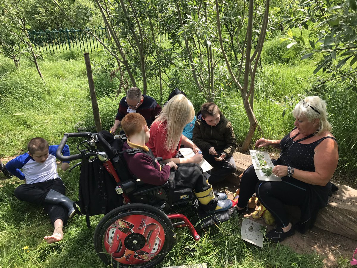 YsgolPenCoch's tweet photo. Hawks Class Busy in forest schools making superhero masks from nature around us.#hawksclass https://t.co/R6mJ103xfb