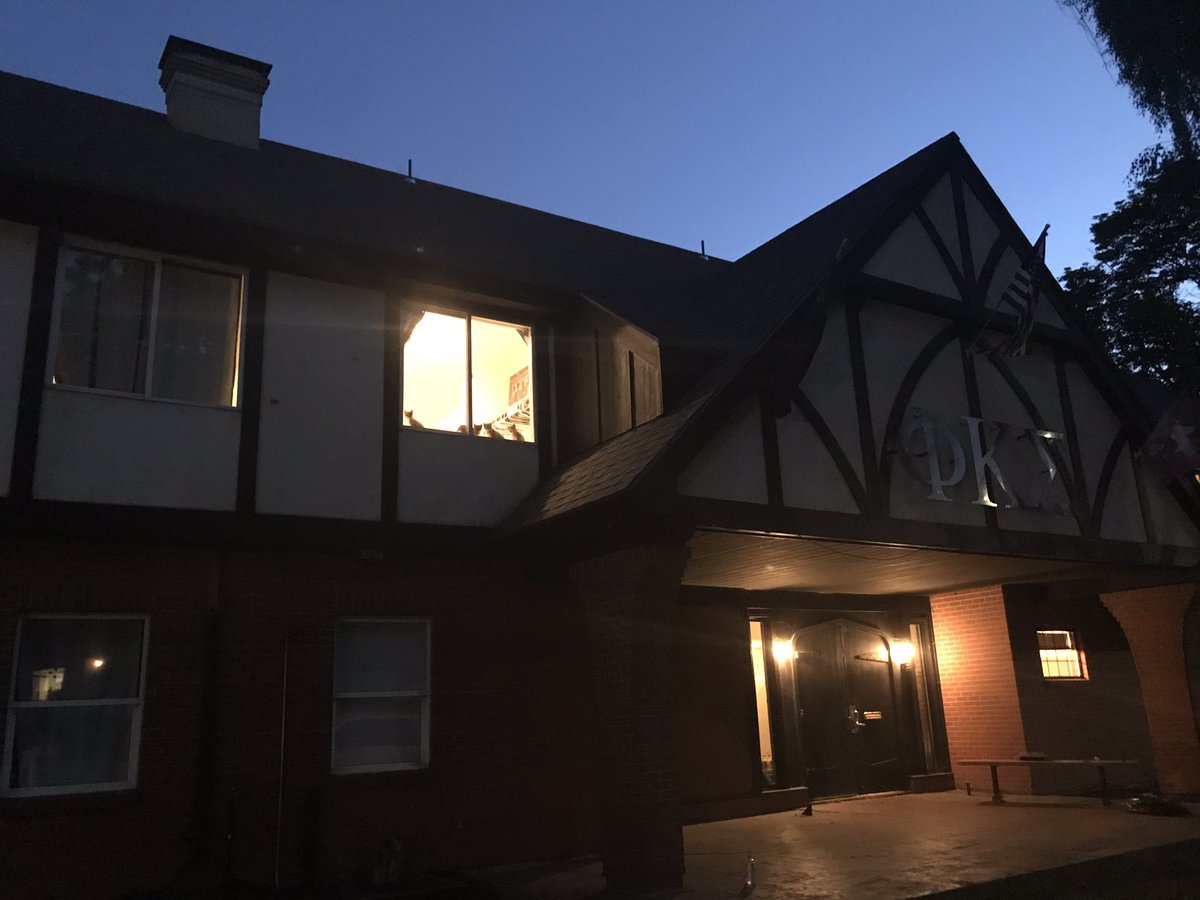 fionamillis's tweet image. Idk these new PKS guys are kinda cute tho 😉