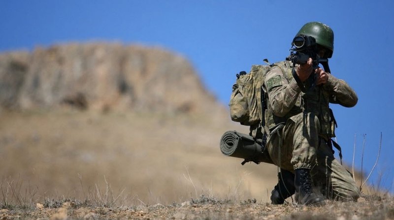 Diyarbakır'ın Lice ilçesinde, PKK'lı 5 teröristin etkisiz hale getirildiği operasyonla ilgili valilikten yapılan yazılı açıklamada, çok sayıda silah ve mühimmat ele geçirildiği bildirildi.