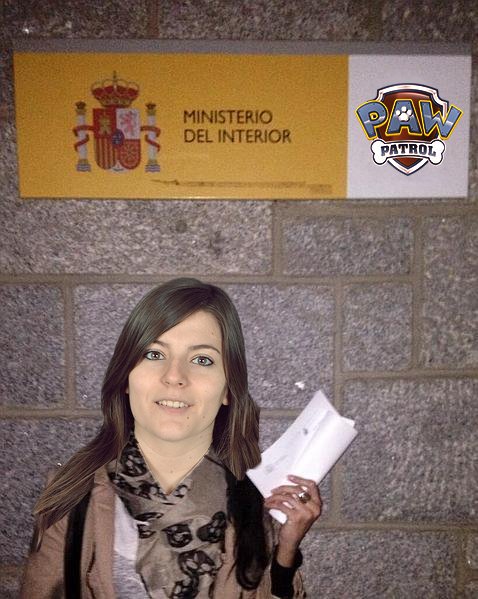 Lauramm92's tweet photo. Me parece fatal la gente que dice que esto es fake, ¿estáis de broma? Esta es la foto que me hice a la salida de comisaria: https://t.co/sYY52KSQ2N