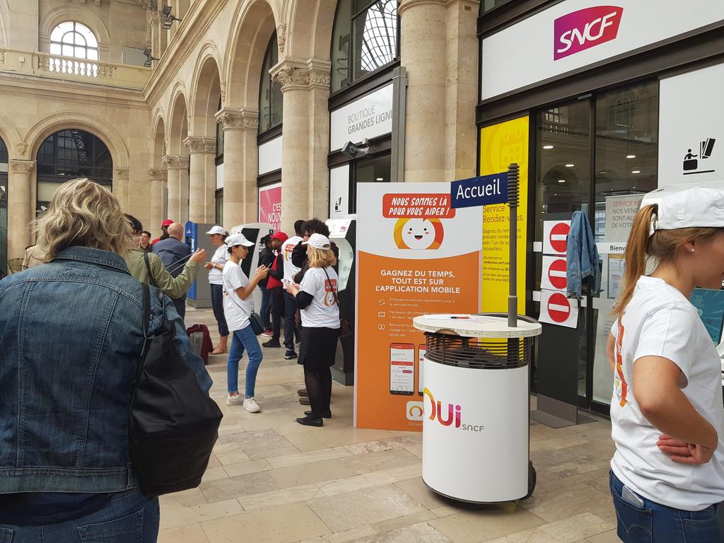 Venez rencontrer les équipes de OUI.sncf en gare de Paris Est ! C est maintenant ! Venez poser toutes vos questions sur le site/appli, OUI vous répond ! <a href="/monia_bensalem/">Monia Bensalem</a> @ouisncf